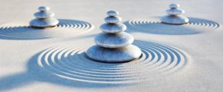 ripples-in-the-sand-tower-of-symmetrical-rocks